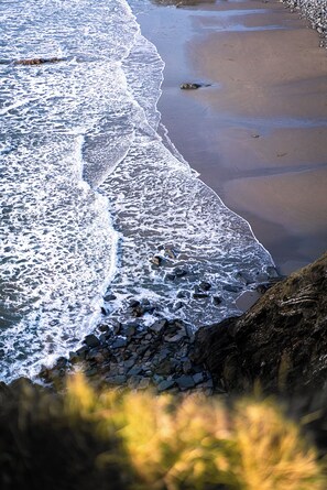 Beach - Cliff-top converted farmhouse in the Pembrokeshire Coast National Park. (Goodwick)