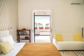 Iron/ironing board, WiFi - La Terrazza - Cozy Room in the Center of Capri (Capri)
