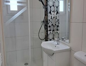 Chalet | Bathroom - Chalet in the Heart of South Beveland (Heinkenszand)