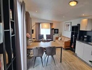 Chalet | Private kitchen | High chair - Chalet in the Heart of South Beveland (Heinkenszand)