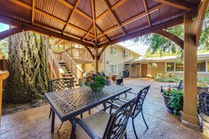 Outdoor dining - 4 Mi to Waterfront & Wineries! Quiet Getaway (Kirkland)
