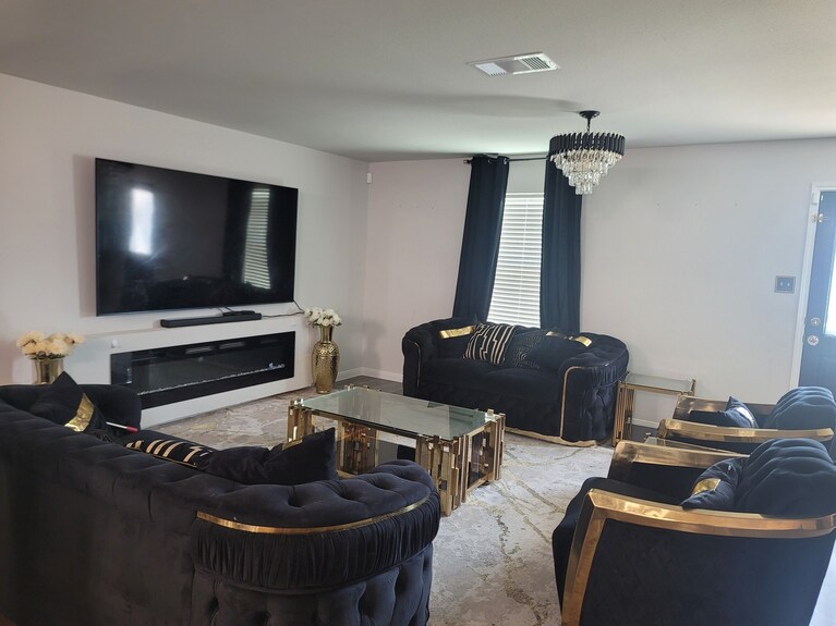 The Grand Haven 5br 3btr Family Retreat Sleeps 12. Spacious And Stylish - Cleveland, TX