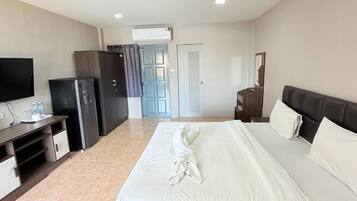 Kamar Double Deluks, balkon, pemandangan kolam renang | Wi-Fi gratis