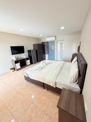 Deluxe-Doppelzimmer, Balkon, Poolblick | Kostenloses WLAN
