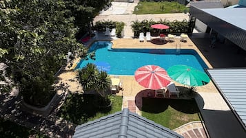 Kolam renang outdoor