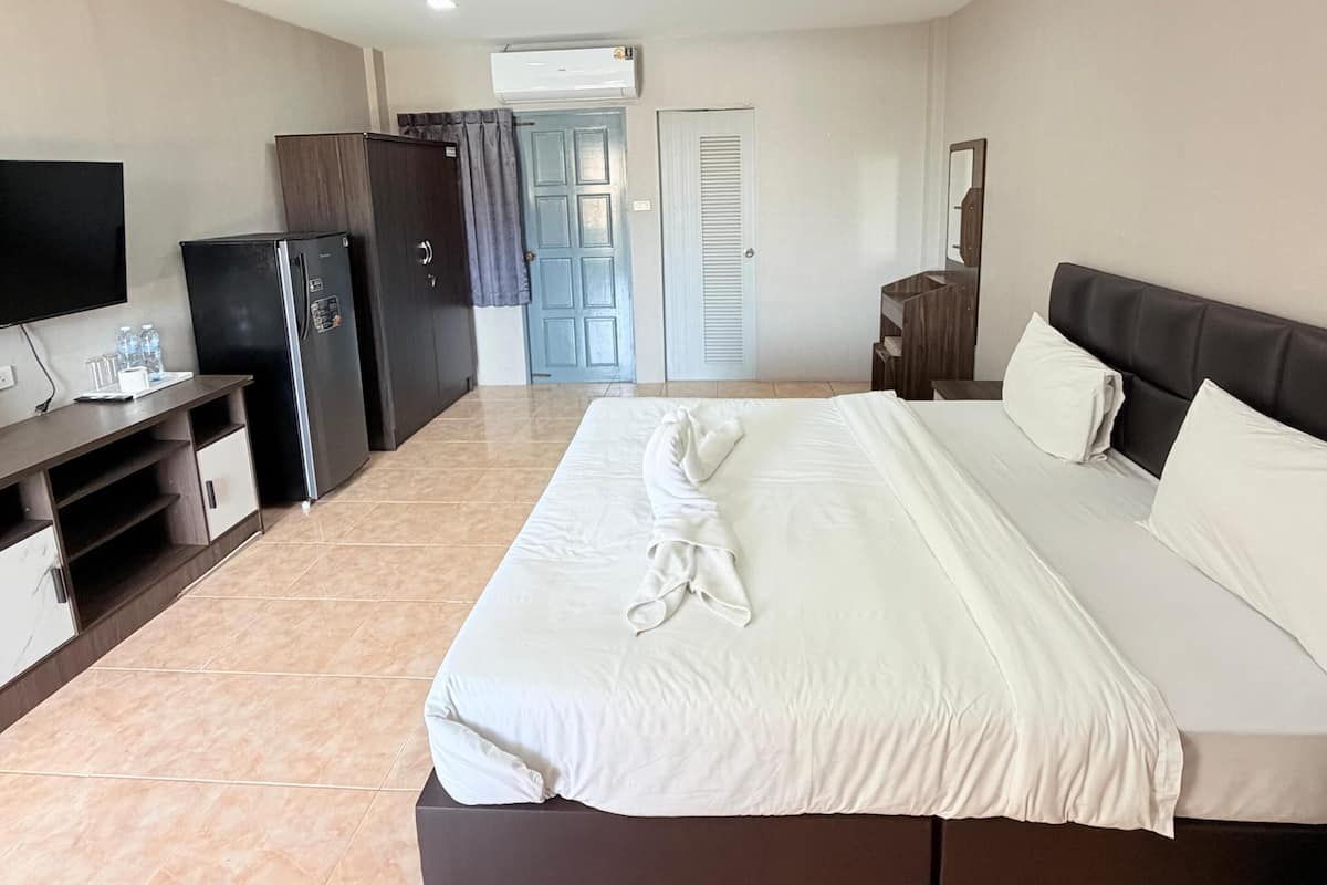 Deluxe Double Room, Balcony, Pool View | Free WiFi