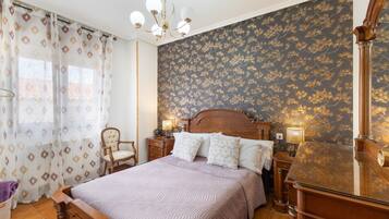 Iron/ironing board, bed sheets