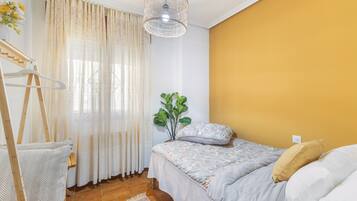 5 Schlafzimmer, Bügeleisen/Bügelbrett, Bettwäsche