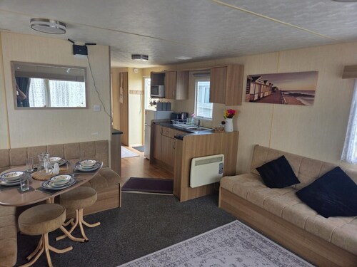 Beautiful 8 Berth - Caravan - Abergele