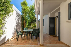 Outdoor dining - Cozy Apartment in Medulin with Terrace (Medulin)