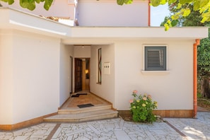 Exterior detail - Pet-friendly apartment with terrace (Medulin)