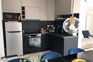 Coffee/tea maker, fridge, microwave, oven - Comfortable Family Retreat with Pool (Galižana)