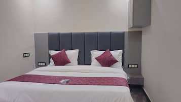In-room safe, desk, laptop workspace, iron/ironing board