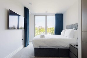 Travel cot, Internet, bed sheets - Modern Parkside Flat with Balcony in Kilburn (Greater London)