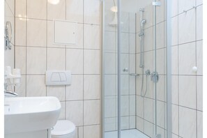 Bathroom - Ferienwohnung im 3.OG mit Balkon in Sellin (Sellin)