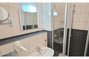 Bathroom - Ostseeurlaub in der Ferienwohnung Seepark Sellin auf Rügen (Sellin)