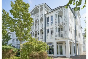 Holiday Home Exterior [summer] - Komfortable Ferienwohnung im Seepark Sellin (Sellin)