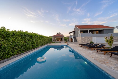 Pool Villa Marija