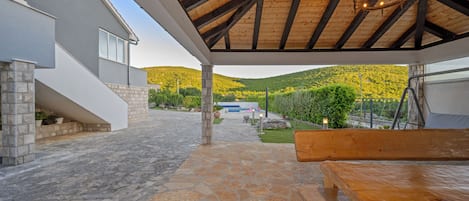 Hus Standard - 3 sovrum - 2 badrum (Pool Villa Marija) | Restaurang utomhus