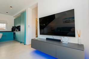 Villa estándar, 3 habitaciones, 2 baños (Pool Villa Pomalo) | Área de sala de estar | Estéreo