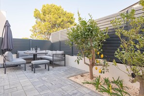 Standard Villa, 3 Bedrooms, 2 Bathrooms (Pool Villa Pomalo) | Outdoor dining - Pool Villa Pomalo (Vodice)