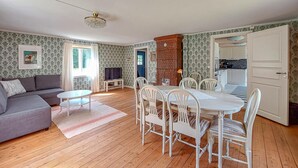TV - Nice home in Ryssby with house a panoramic view (Ryssby)