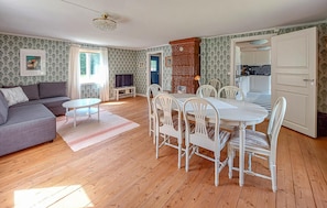 TV - Nice home in Ryssby with house a panoramic view (Ryssby)