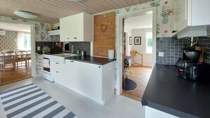 Coffee/tea maker, fridge, microwave, oven - Nice home in Ryssby with house a panoramic view (Ryssby)