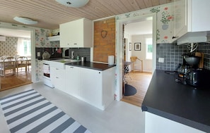 Coffee/tea maker, fridge, microwave, oven - Nice home in Ryssby with house a panoramic view (Ryssby)