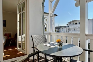 Outdoor dining - Ferienwohnung in Sellin mit Balkon in Südostlage (Sellin)