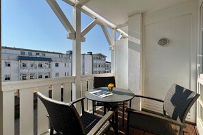 Outdoor dining - Ferienwohnung in Sellin mit Balkon in Südostlage (Sellin)