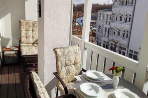 Outdoor dining - Gemütliche Ferienwohnung mit großem Balkon in Sellin (Sellin)