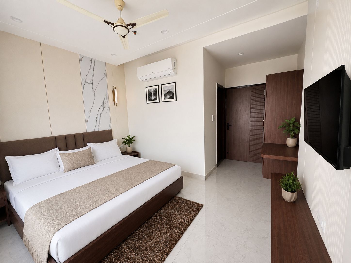 Quarto casal luxo, vista para a cidade | Escrivaninha, espaço de trabalho para notebook, cortinas blackout