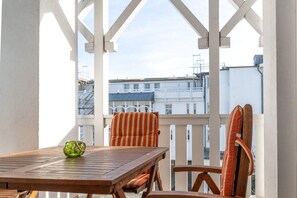 Outdoor dining - Liebevoll eingerichtete Ferienwohnung für 4 mit Balkon in Sellin (Sellin)