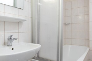 Bathroom - Geschmackvoll eingerichtete Ferienwohnung für 4 im Seepark Sellin (Sellin)