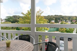 Outdoor dining - Ferienwohnung mit Balkon im Seepark Sellin (Sellin)