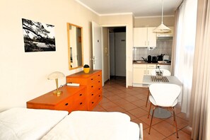 Room - Moderne Ferienwohnung in Sellin mit Balkon, WLAN und AHOI-Rabatt (Sellin)
