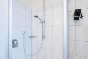 Bathroom - Moderne Ferienwohnung in Sellin mit Balkon, WLAN und AHOI-Rabatt (Sellin)