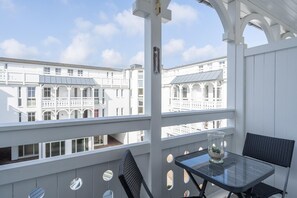 Outdoor dining - Ostseeurlaub zu Zweit - Ferienwohnung in Sellin mit Balkon (Sellin)