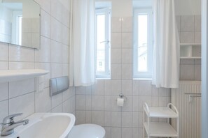 Bathroom - Ostseeurlaub für 2 - Ferienwohnung in Sellin mit Balkon (Sellin)