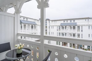 Outdoor dining - Ostseeurlaub für 2 - Ferienwohnung in Sellin mit Balkon (Sellin)