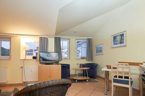Living area - Geräumige Ferienwohnung im Seepark Sellin mit WLAN (Sellin)