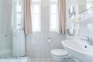Bathroom - komfortables Studio mit Balkon in Sellin (Sellin)