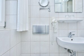 Bathroom - 2 Personen Studio mit Balkon im Seepark Sellin (Sellin)