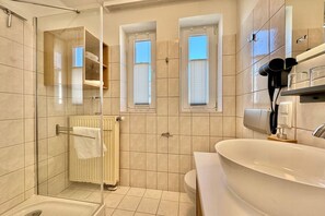 Bathroom - Perfekt für 2 - moderne Ferienwohnung strandnah in Sellin (Sellin)