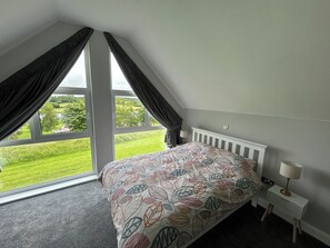 4 bedrooms, individually decorated, individually furnished, free WiFi - 30 River Run (Belturbet)