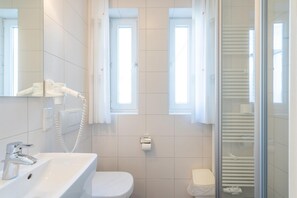 Bathroom - Ferienwohnung für Zwei in Sellin mit Balkon und WLAN (Sellin)