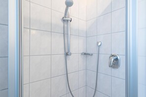 Bathroom - Stylische Ferienwohnung für Zwei mit Balkon im Seepark Sellin (Sellin)