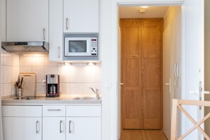 Private kitchen - Stylische Ferienwohnung für Zwei mit Balkon im Seepark Sellin (Sellin)