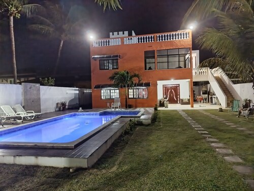 Premium retreat with private pool in Arembepe